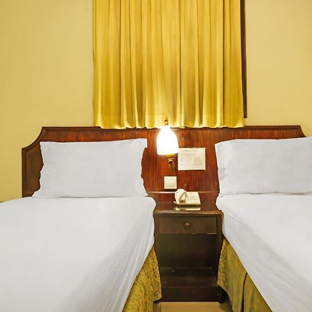 Super Oyo Collection O 92690 Hotel Limas Palembang Buitenkant foto