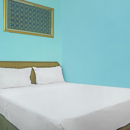 Super Oyo Collection O 92690 Hotel Limas Palembang Buitenkant foto