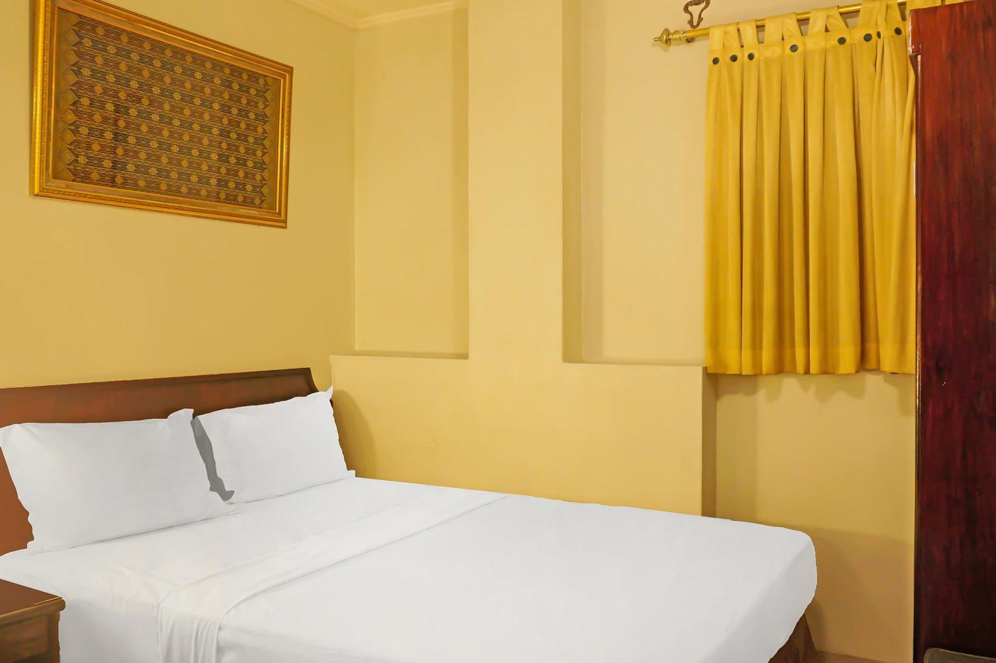 Super Oyo Collection O 92690 Hotel Limas Palembang Buitenkant foto
