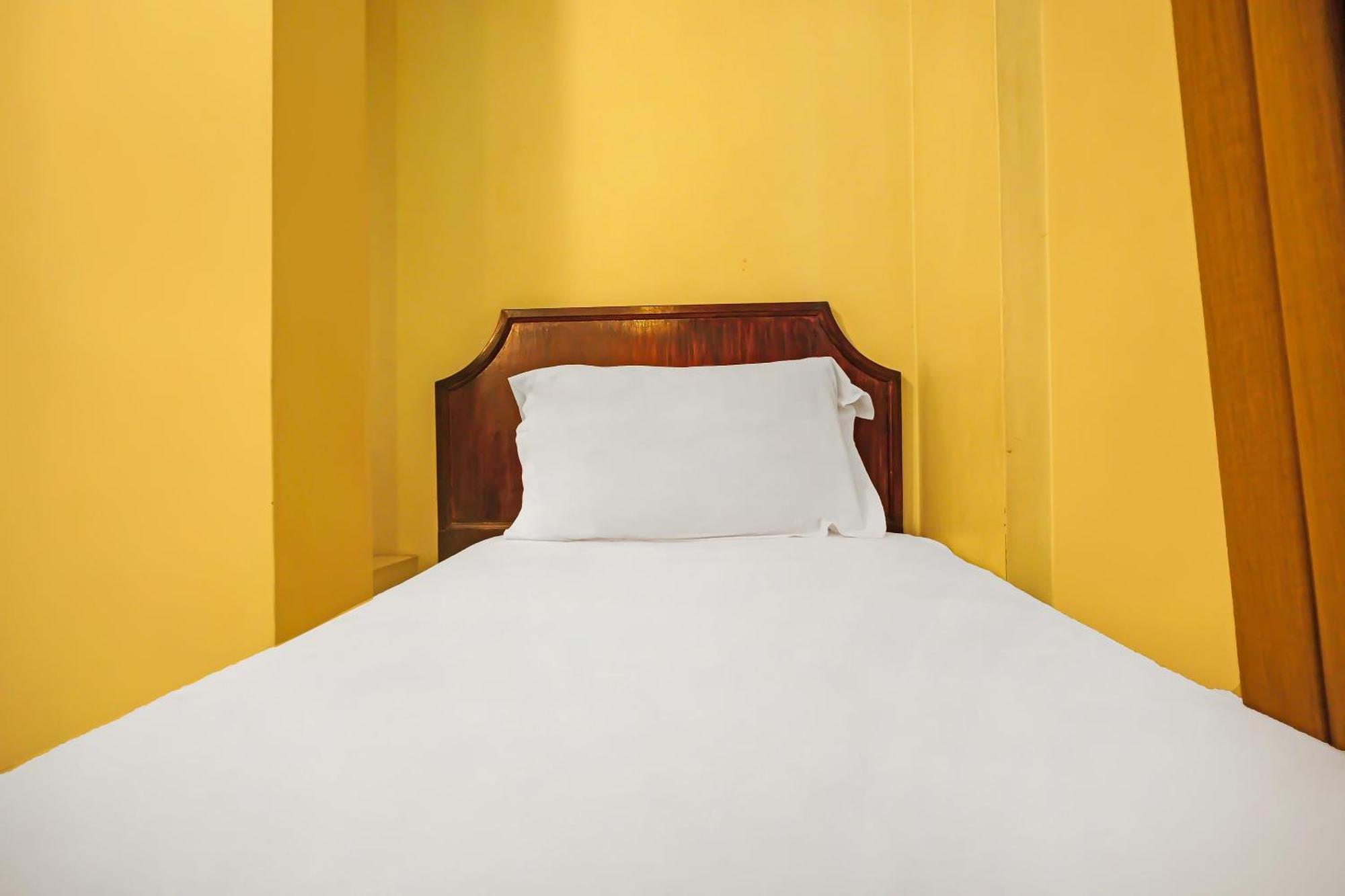 Super Oyo Collection O 92690 Hotel Limas Palembang Buitenkant foto
