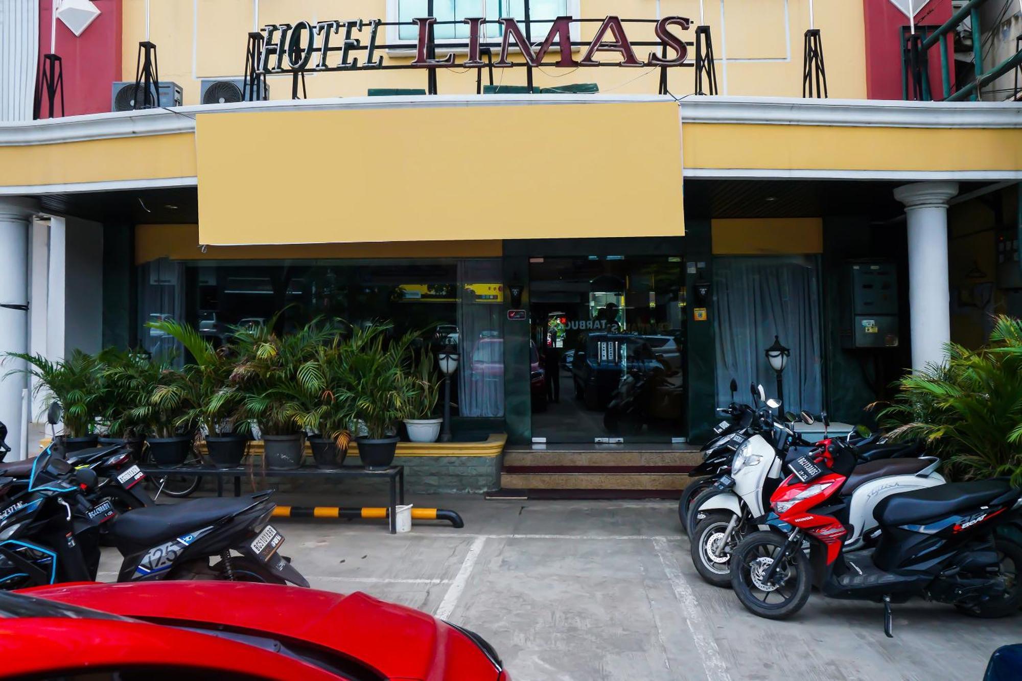 Super Oyo Collection O 92690 Hotel Limas Palembang Buitenkant foto