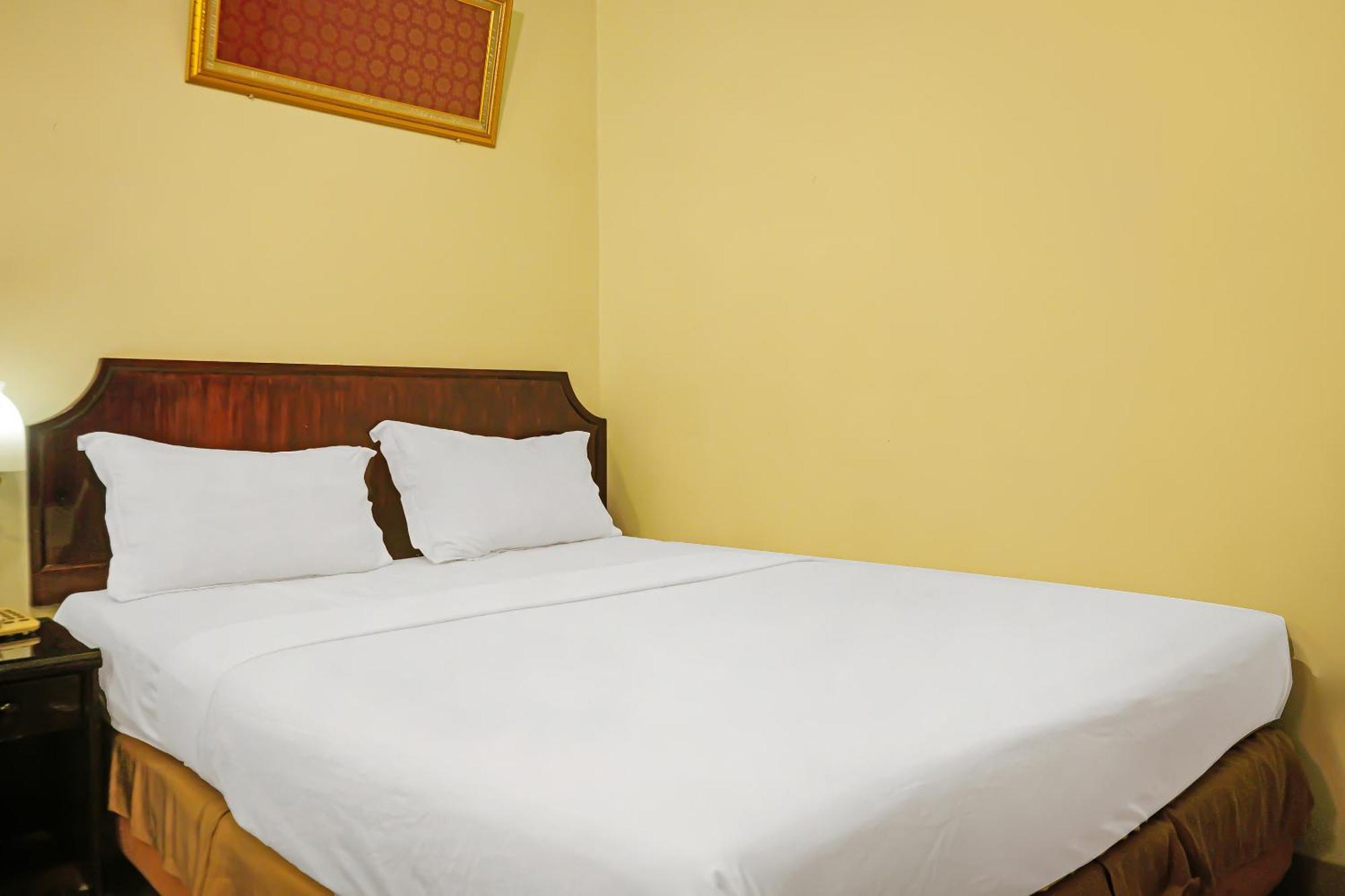 Super Oyo Collection O 92690 Hotel Limas Palembang Buitenkant foto