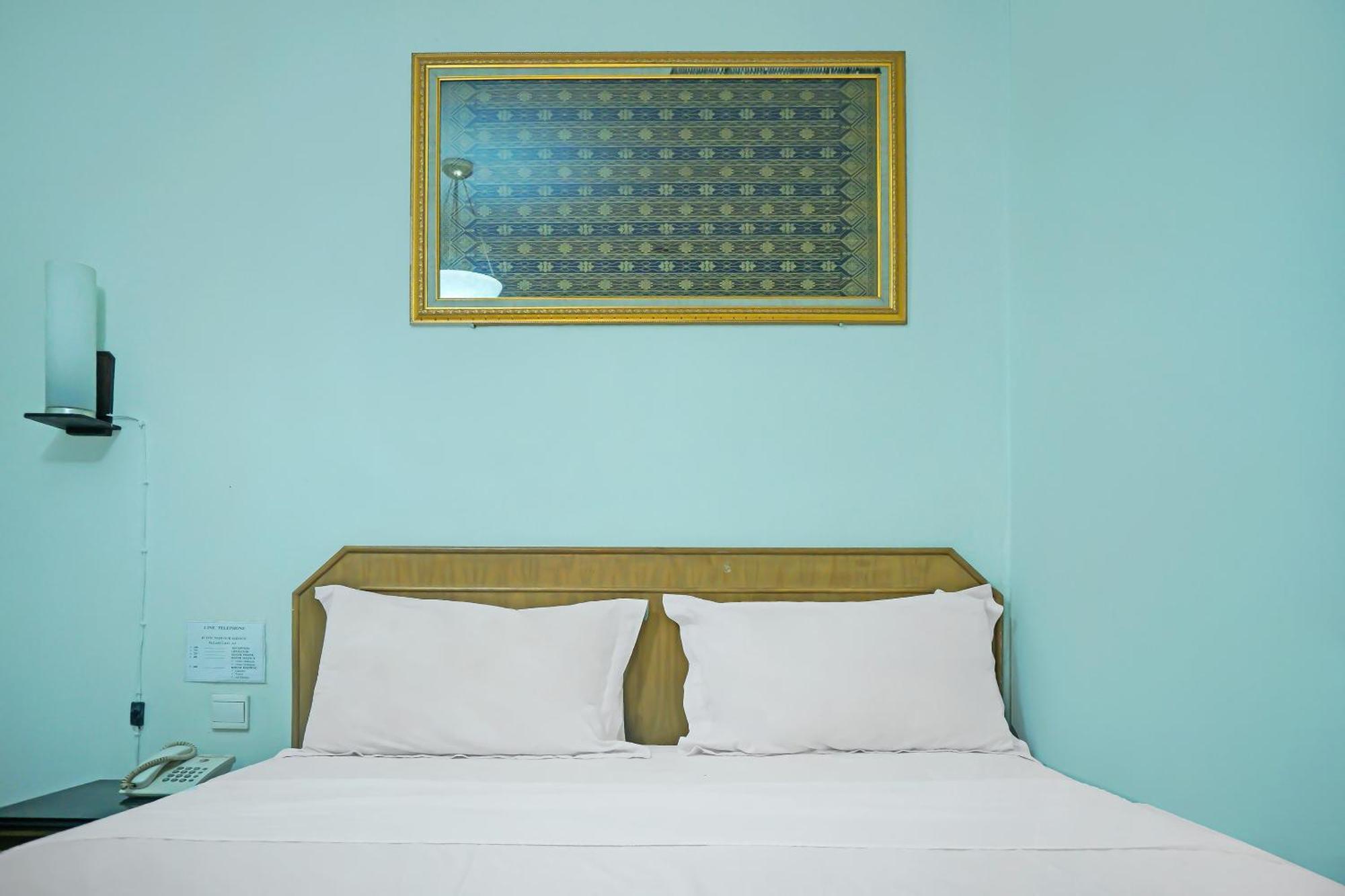 Super Oyo Collection O 92690 Hotel Limas Palembang Buitenkant foto