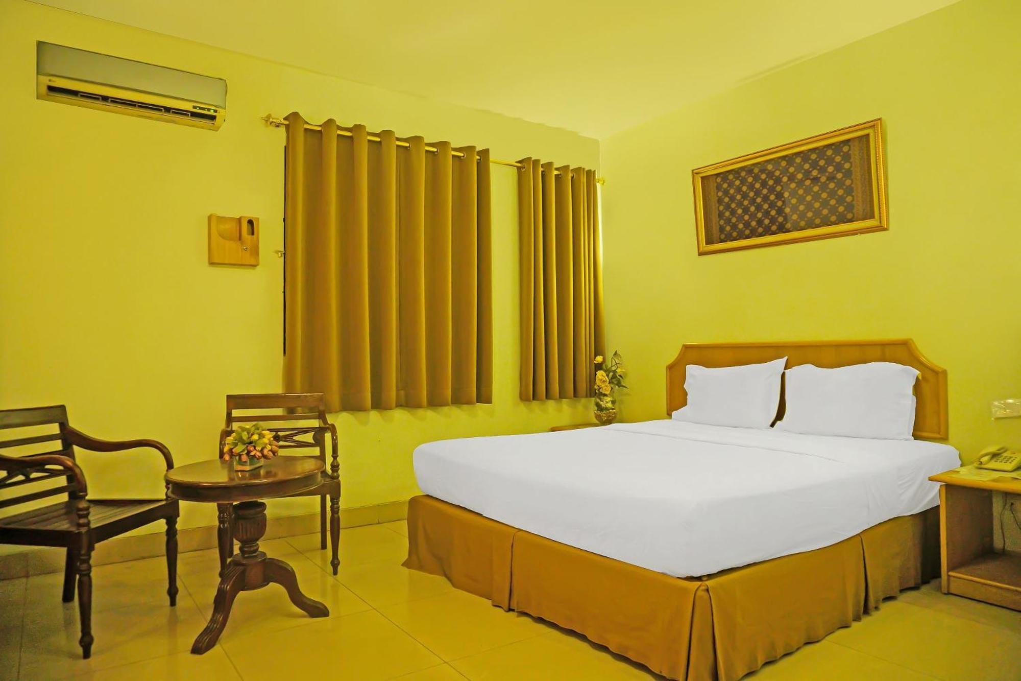 Super Oyo Collection O 92690 Hotel Limas Palembang Buitenkant foto