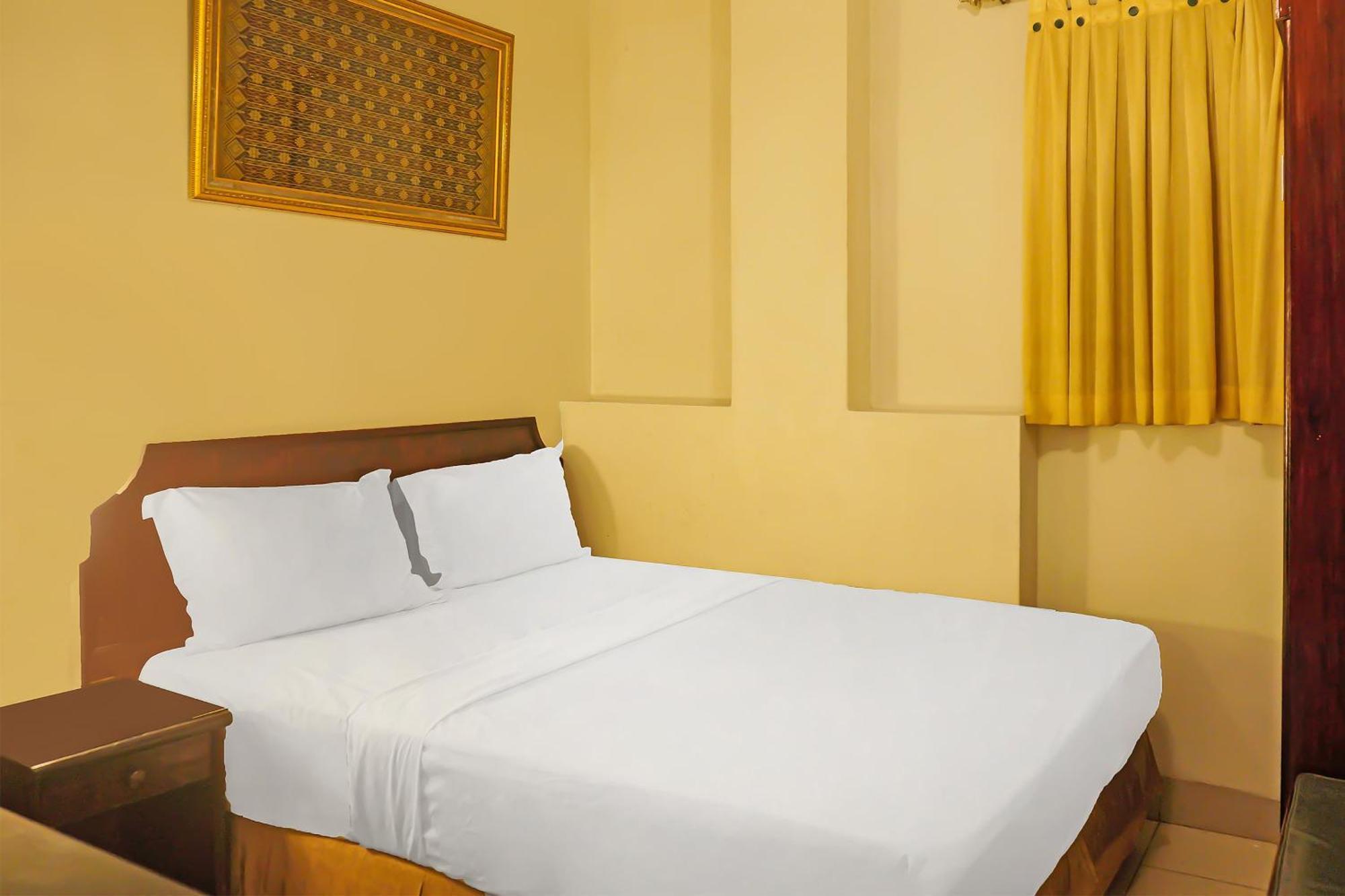 Super Oyo Collection O 92690 Hotel Limas Palembang Buitenkant foto
