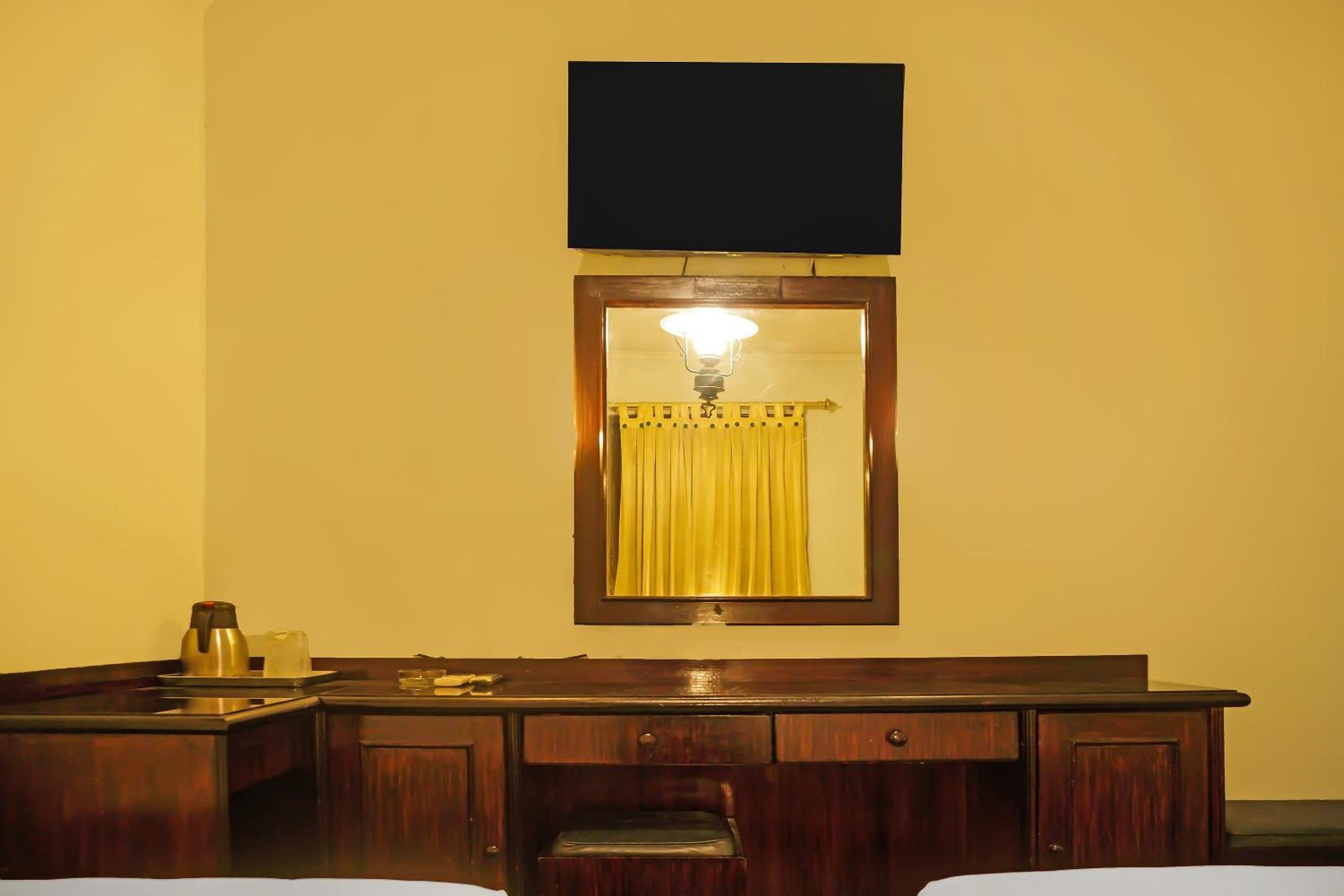Super Oyo Collection O 92690 Hotel Limas Palembang Buitenkant foto