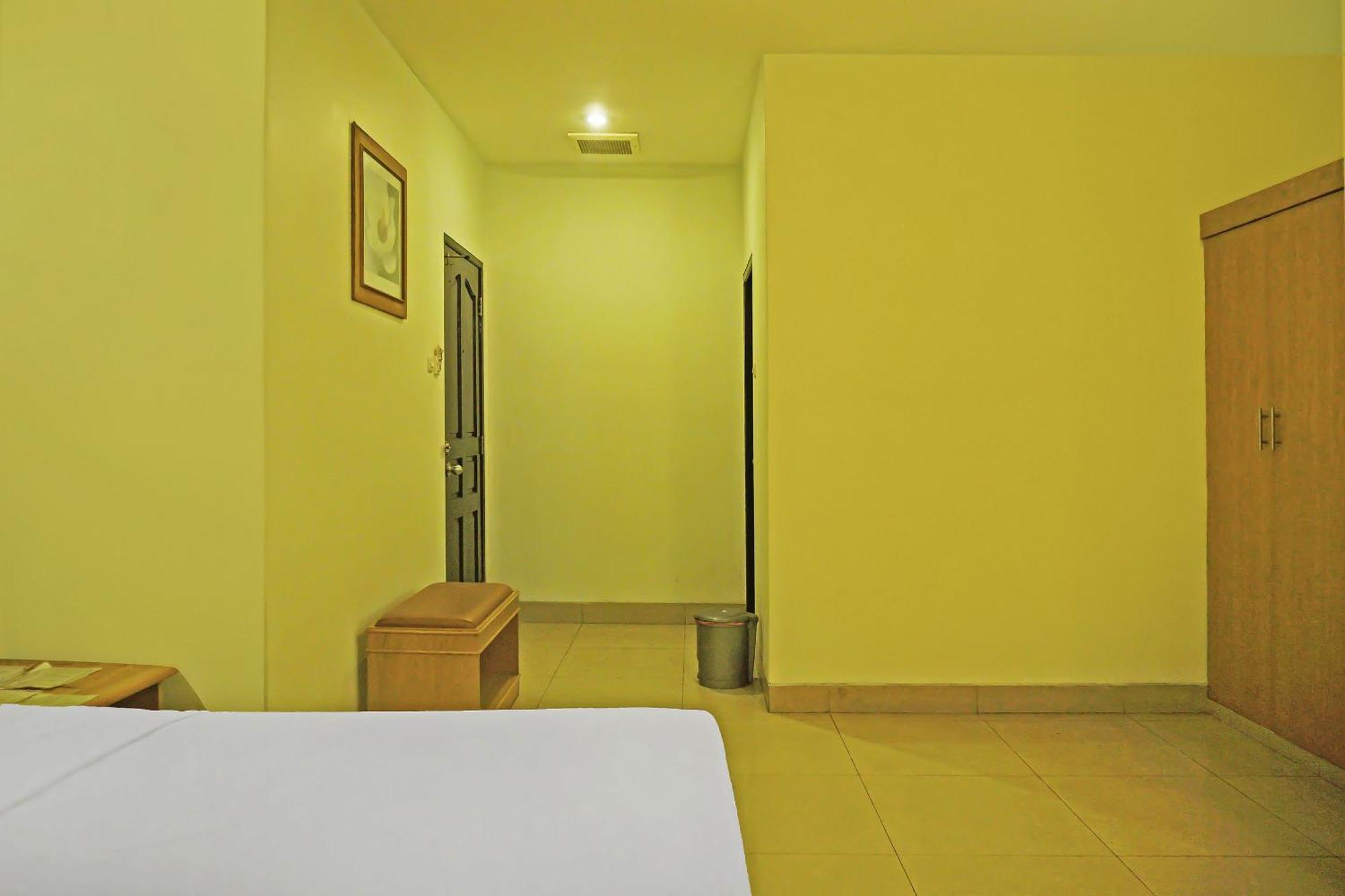 Super Oyo Collection O 92690 Hotel Limas Palembang Buitenkant foto